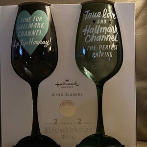 NWT Hallmark Black and Green outdoor Wine Glass Set 16.5 oz